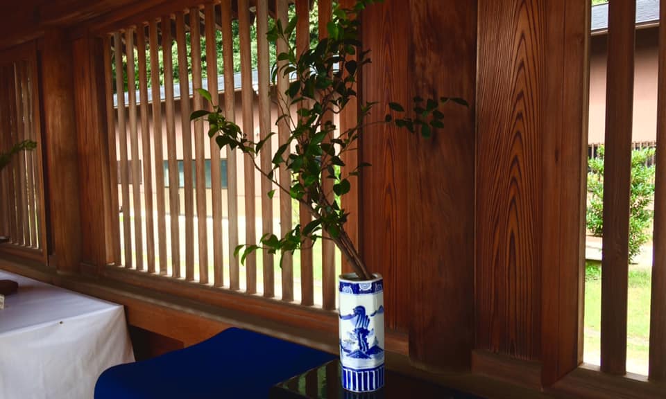 奈良 なら nara 奈良市 茶会 月釜 茶席 茶道 茶の湯 お茶 茶室 にじり口 茶道教室 表千家 堂後茶道教室 表千家茶道教室 堂後宗邑 橿原神宮 秋季例大祭 華道 嵯峨御流 いけばな 生花 格花 境將甫 奈良県 いけばな教室 華道教室 山村御流 嵯峨 大覚寺 献華式 JR奈良駅 駅前 徒歩2分 近鉄奈良 徒歩圏内 三条町 三網田