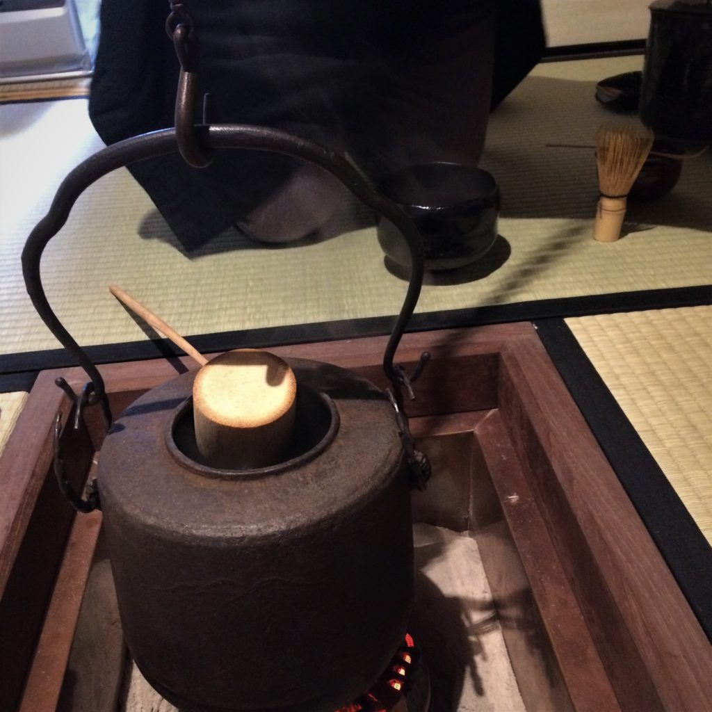 奈良　nara 隠れ家サロン　三五夜　茶道　茶の湯　お茶　茶会　月釜　弥生　釣釜　薄茶　濃茶