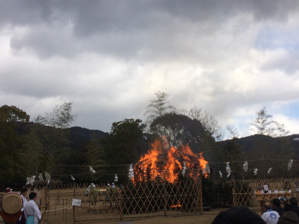 奈良 nara 三五夜 茶道 隠れ家サロン 茶室 春日大社 とんど焼き 飛火野