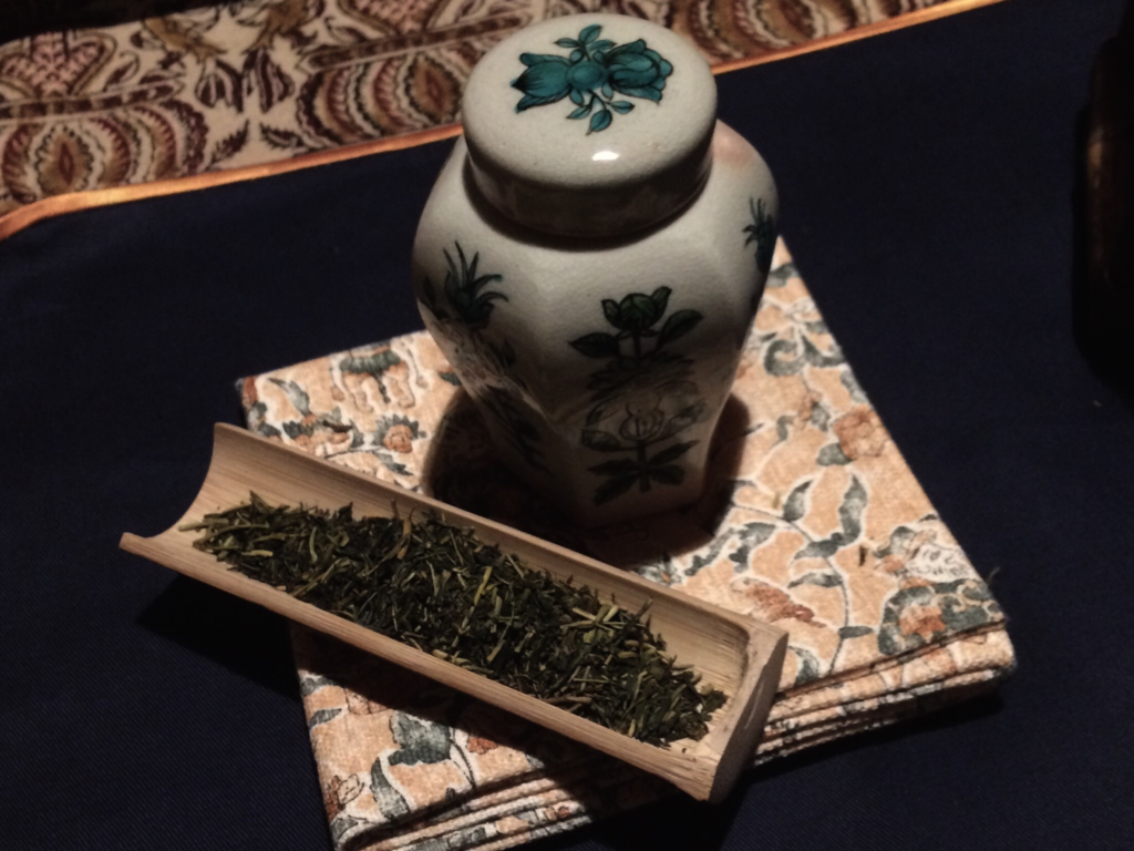 奈良　nara 隠れ家サロン　三五夜　茶道　煎茶道　煎茶　お茶　ほうじ茶　焙じ茶　茶会　癒し　煎茶道具　煎茶器　炮烙　急須　涼炉　茶入れ　JR奈良駅　徒歩2分　三網田　椿餅