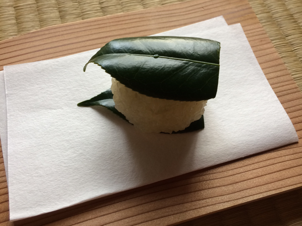 奈良 nara 隠れ家サロン 三五夜 茶道 煎茶道 お茶 煎茶 ほうじ茶 御所かおり 丸久小山園 JR奈良 徒歩2分 三網田 茶室 椿 寒椿 椿餅