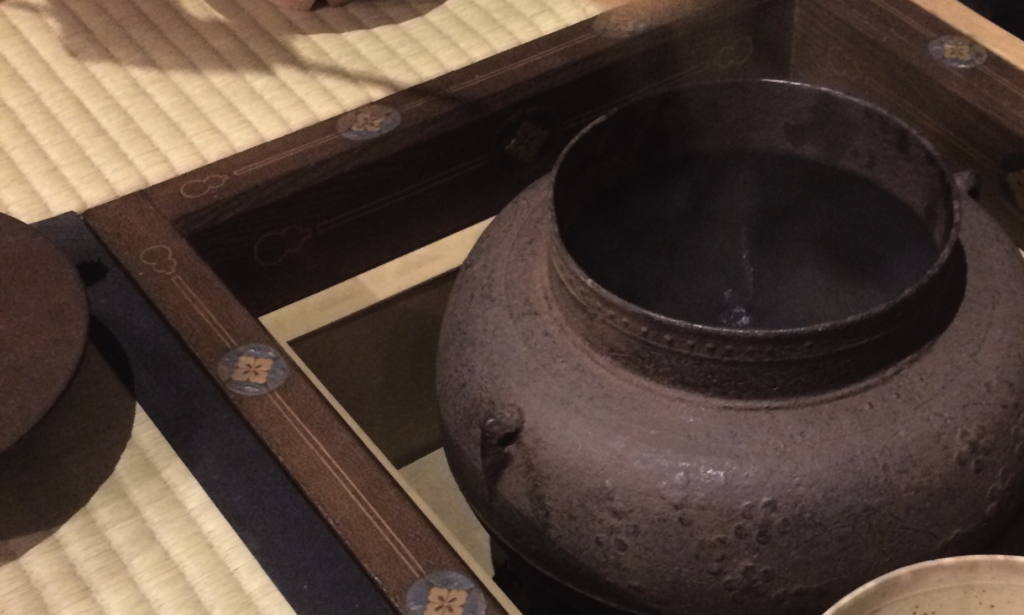 大美アートフェア 大阪美術倶楽部 古美術 骨董 奈良 隠れ家サロン 三五夜 茶道 茶の湯 お茶
茶碗 やきもの 御本手 御本手茶碗 李朝 茶釜 釜
