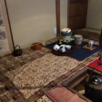 奈良　nara 隠れ家　三五夜　茶道　煎茶道　煎茶　お茶　焙じ茶　ほうじ茶　茶会　茶席　茶室　古民家　町家　更紗　敷物　煎茶道具　柄杓　釣釜　急須　JR奈良駅　徒歩　2分　三網田