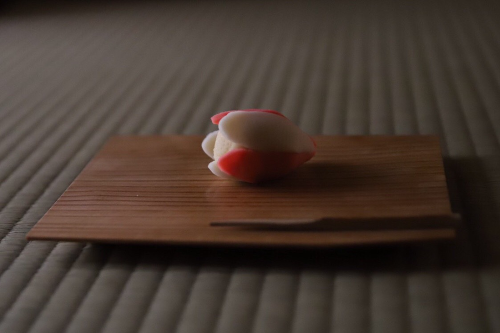 奈良　nara 隠れ家　サロン　三五夜　茶道　お茶　抹茶　濃茶　薄茶　続き薄茶　茶の湯　和菓子　上生菓子　糊こぼし　良弁椿　椿　釣釜　茶室　和風　古民家　茶会　茶席　JR奈良駅　徒歩　三網田