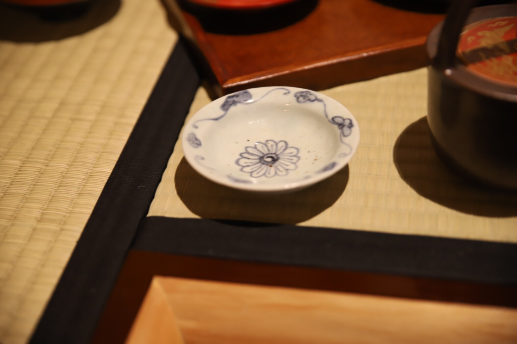 奈良　nara 三五夜　隠れ家　茶道　茶の湯　茶室　お茶　抹茶　濃茶　薄茶　茶の湯　茶室　茶会　酒器　杯　盃　酒杯　酒盃　懐石　持寄り　ポトラック　ポトラックパーティー　potluck party　料理　酒　茶釜　JR奈良駅　徒歩　2分　三網田　琉球ガラス　近藤潤　徳利　備前　サン・ルイ　サンルイ　Saint Louis　鍋島青磁　古伊万里