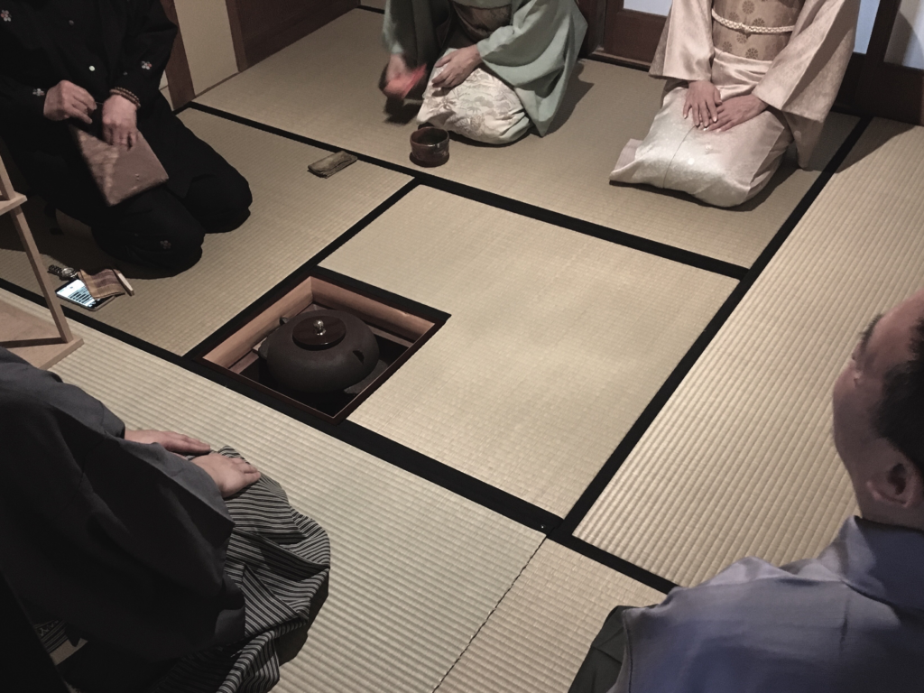 奈良　nara　三五夜　隠れ家　茶道　茶の湯　お茶　抹茶　茶会　茶席　茶室　にじり口　待合　本席　床の間　日本建築　古民家　　茶道具　掛軸　JR奈良駅　徒歩　2分　三網田