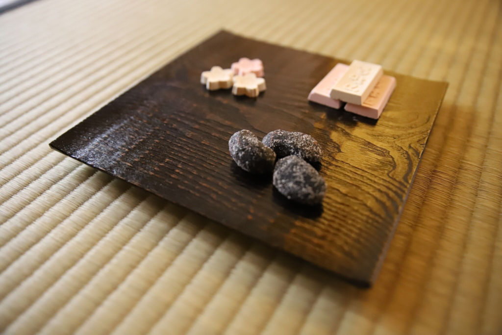 奈良　nara tea teaceremony　茶会　茶席　茶道　茶の湯　抹茶　お茶　薄茶　濃茶　続き薄　透木釜　裏甲釜　旅箪笥　月釜　茶室　にじり口　和菓子　お菓子　干菓子