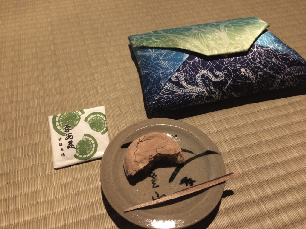 奈良 nara 三五夜 茶道 茶の湯 お茶 煎茶 茶道教室 お稽古 表千家 表千家茶道教室 裏千家 茶室 お稽古 習い事 JR奈良駅 徒歩 2分 三網田 一保堂 幾世の昔 濃茶 薄茶 数寄屋袋 石賀直之 切り絵作家 花鳥風月 平安殿