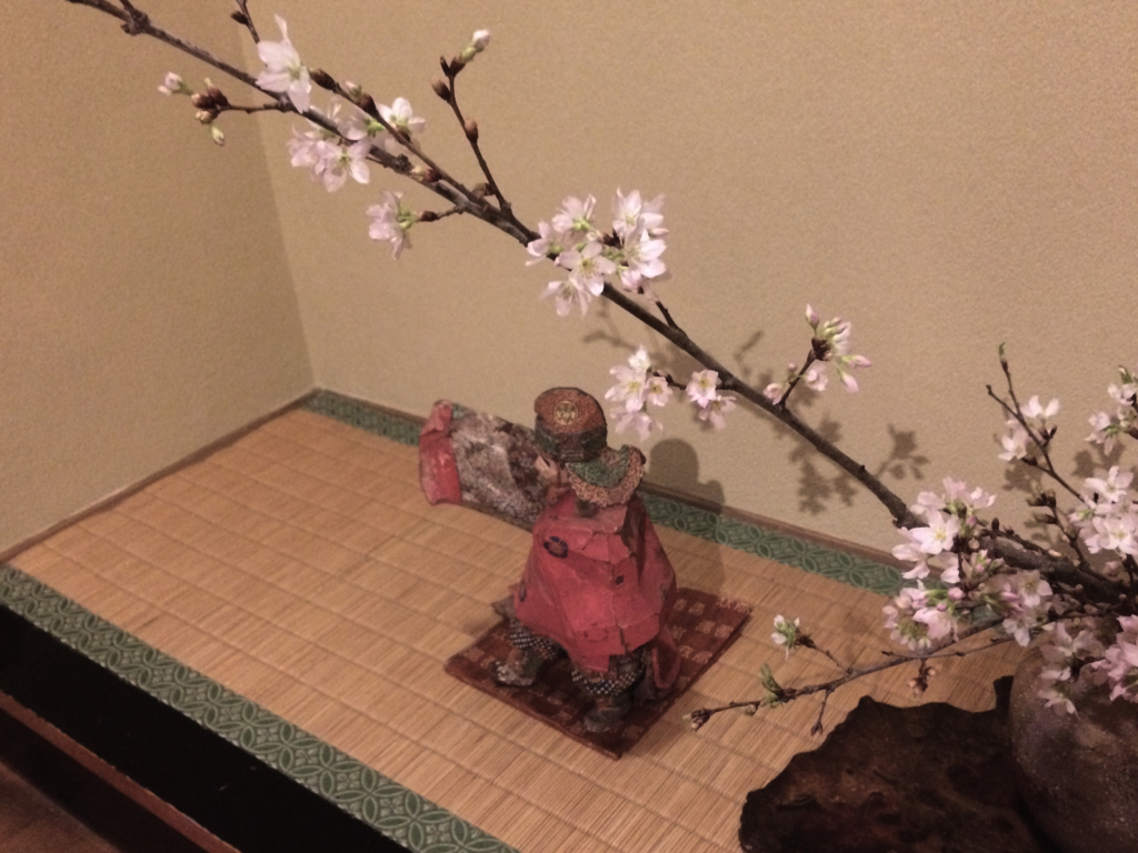 奈良 nara 三五夜 茶道 茶の湯 お茶 煎茶 茶道教室 お稽古 表千家 表千家茶道教室 裏千家 茶室 お稽古 習い事 JR奈良駅 徒歩 2分 三網田 一保堂 幾世の昔 濃茶 薄茶 桜 啓翁桜 さくら 萬歳楽 舞楽 奈良一刀彫 一刀彫