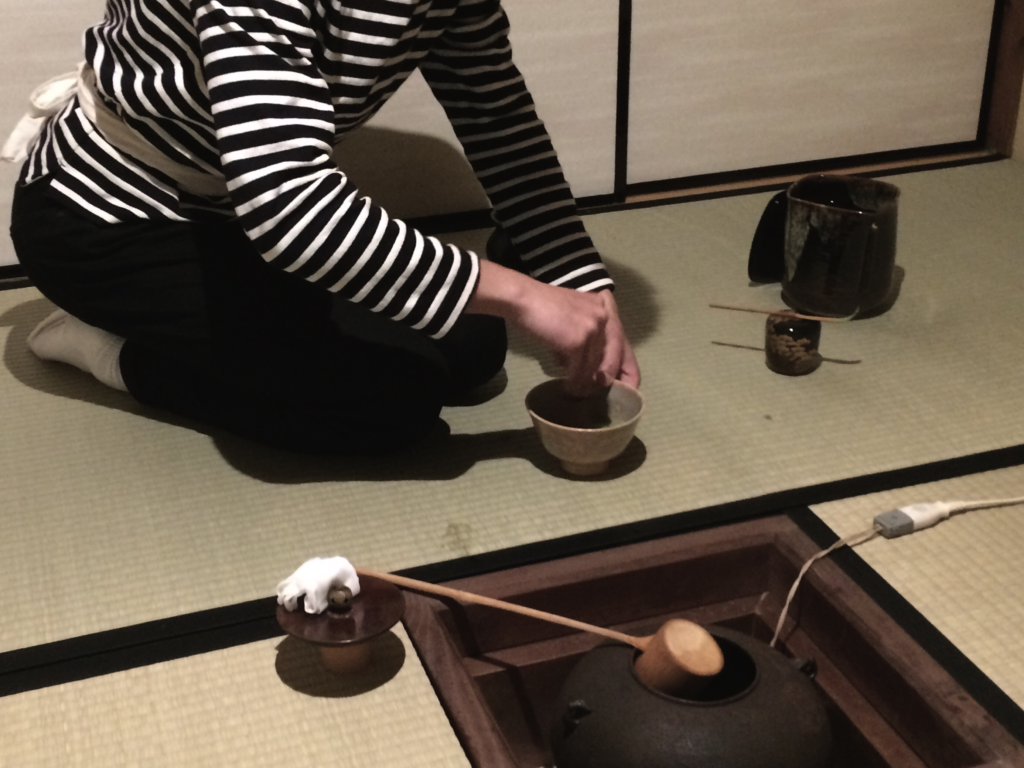 奈良　nara 三五夜　茶道　茶の湯　茶道教室　表千家　表千家茶道教室　お茶　抹茶　茶室　にじり口　四畳半　一保堂　幾世の昔　濃茶　薄茶　裏千家　JR奈良　徒歩　2分　三網田