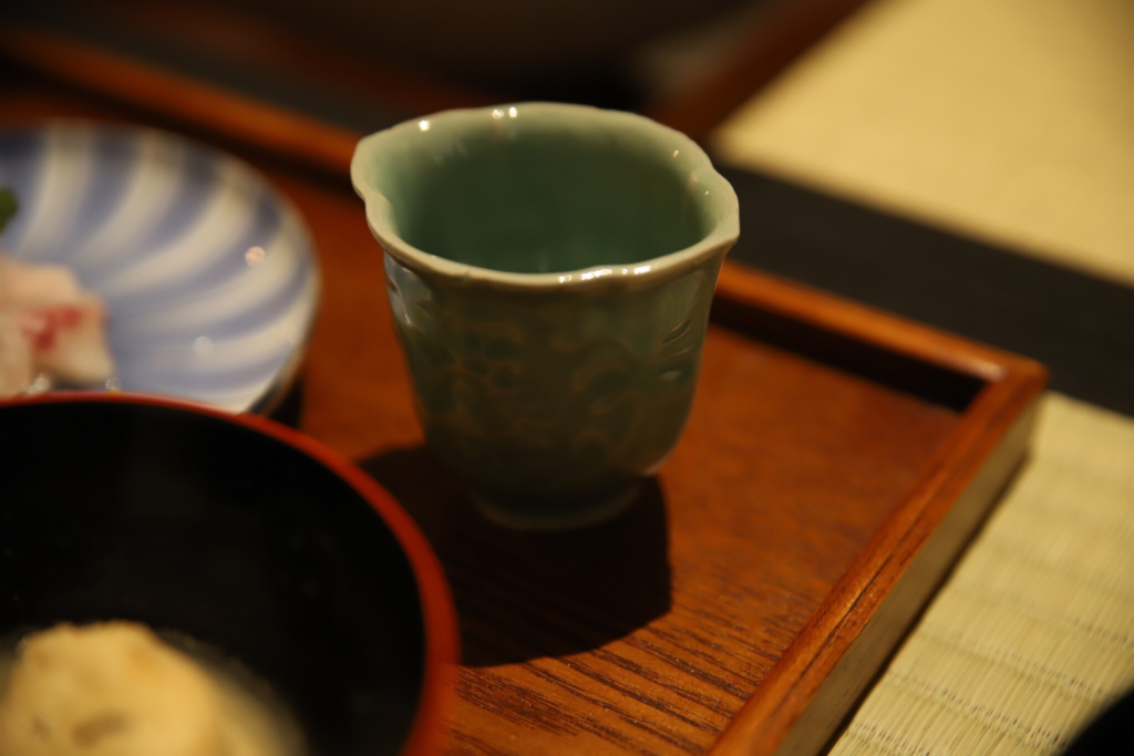 奈良　nara 三五夜　隠れ家　茶道　茶の湯　茶室　お茶　抹茶　濃茶　薄茶　茶の湯　茶室　茶会　酒器　杯　盃　酒杯　酒盃　懐石　持寄り　ポトラック　ポトラックパーティー　potluck party　料理　酒　茶釜　JR奈良駅　徒歩　2分　三網田　琉球ガラス　近藤潤　徳利　備前　サン・ルイ　サンルイ　Saint Louis　鍋島青磁　古伊万里