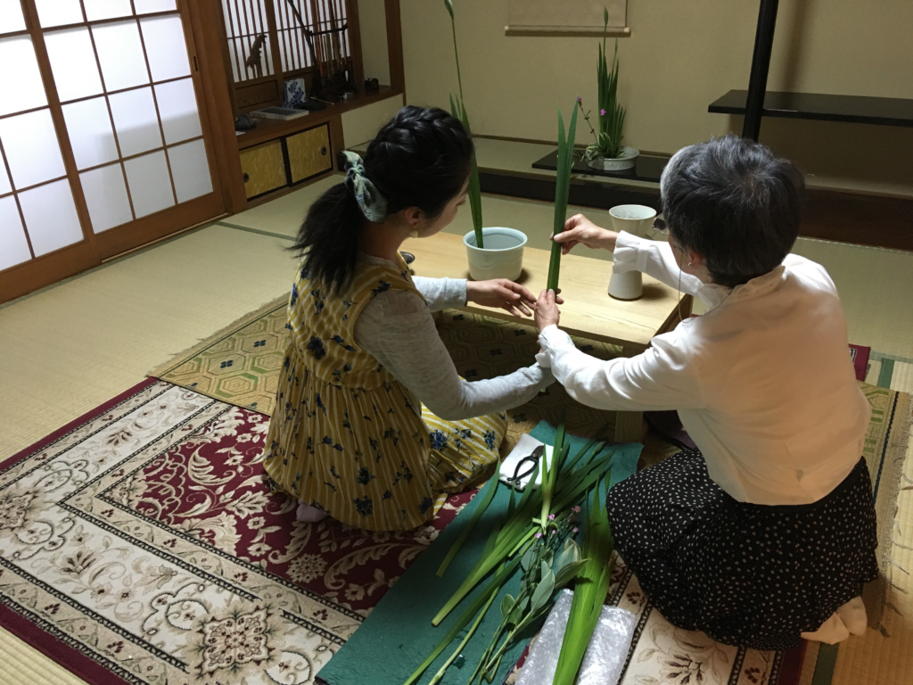 奈良 nara 隠れ家 三五夜 古民家 習い事 お稽古 いけばな 生け花 いけばな教室 生け花教室 花 山村御流 少人数制 座敷 JR奈良駅 徒歩 2分 三網田