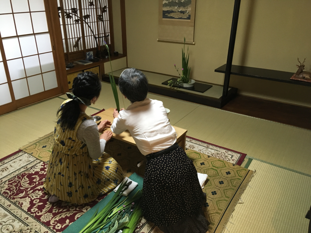 奈良 nara 隠れ家 三五夜 古民家 習い事 お稽古 いけばな 生け花 いけばな教室 生け花教室 花 山村御流 少人数制 座敷 JR奈良駅 徒歩 2分 三網田