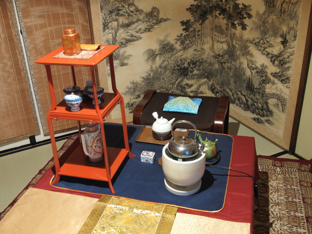 奈良　nara 三五夜　中国茶　烏龍茶　ウーロン茶　数寄屋袋　石賀直之　茶道　煎茶道　煎茶　煎茶教室　お稽古　習い事　茶の湯　表千家　黄檗山萬福寺　掛け軸　床の間　お茶　煎茶　中国茶　烏龍茶　ウーロン茶　鳳凰単叢　彩鳳舞丹霄　一刀彫　萬歳楽　舞楽　奈良一刀彫　床の間　JR奈良　徒歩　2分　三網田　隠れ家　