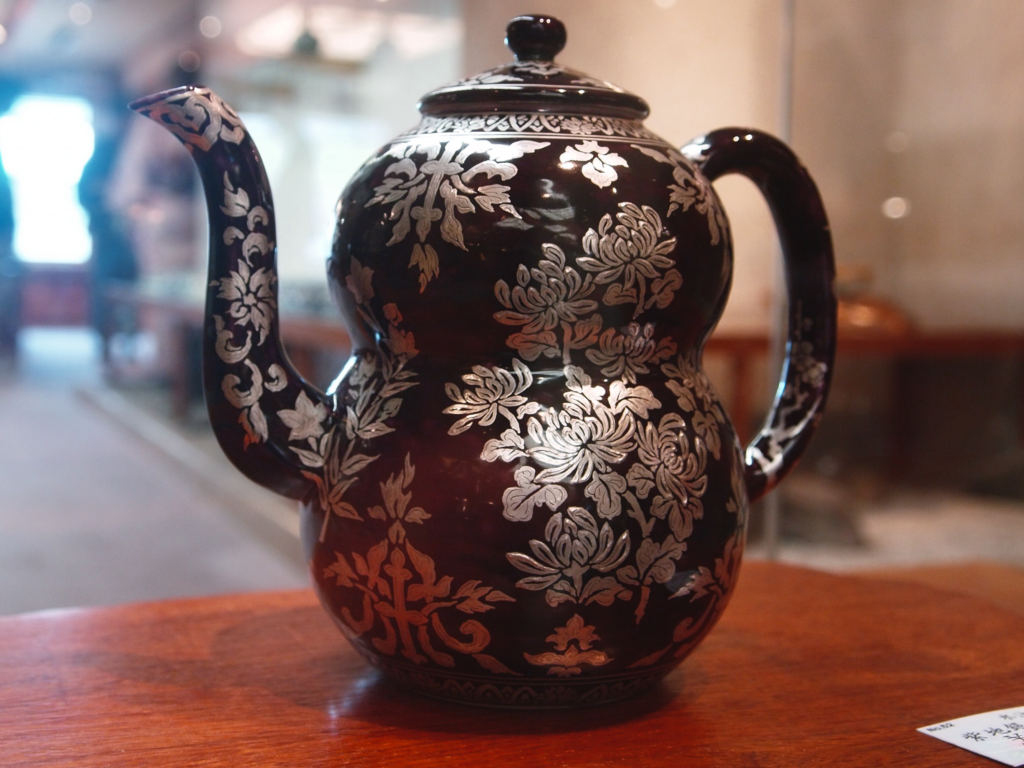 京都 Kyoto 清水焼 京焼 陶磁器 やきもの 陶芸 陶芸家 加藤清昌 煎茶器 煎茶道具 茶器 器 水注 急須 茶碗 磁気 染付 円子紅 釉裏紅 豆彩 明末清初 煎茶 鳳凰 銀彩 金彩 青花 交趾 三五夜 茶道 茶の湯 朝日堂 清水坂 個展 菓子鉢 菓子器 奈良 JR奈良駅 ろくろ 轆轤師 絵付け 絵付師