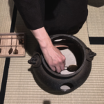 奈良　nara 隠れ家　三五夜　古民家　茶室　茶道　茶の湯　抹茶　お茶　濃茶　薄茶　お稽古　習い事　表千家　茶道教室　表千家茶道教室　灰型　灰匙　風炉　鉄鬼面風炉　一文字　JR奈良駅　徒歩　2分　三網田