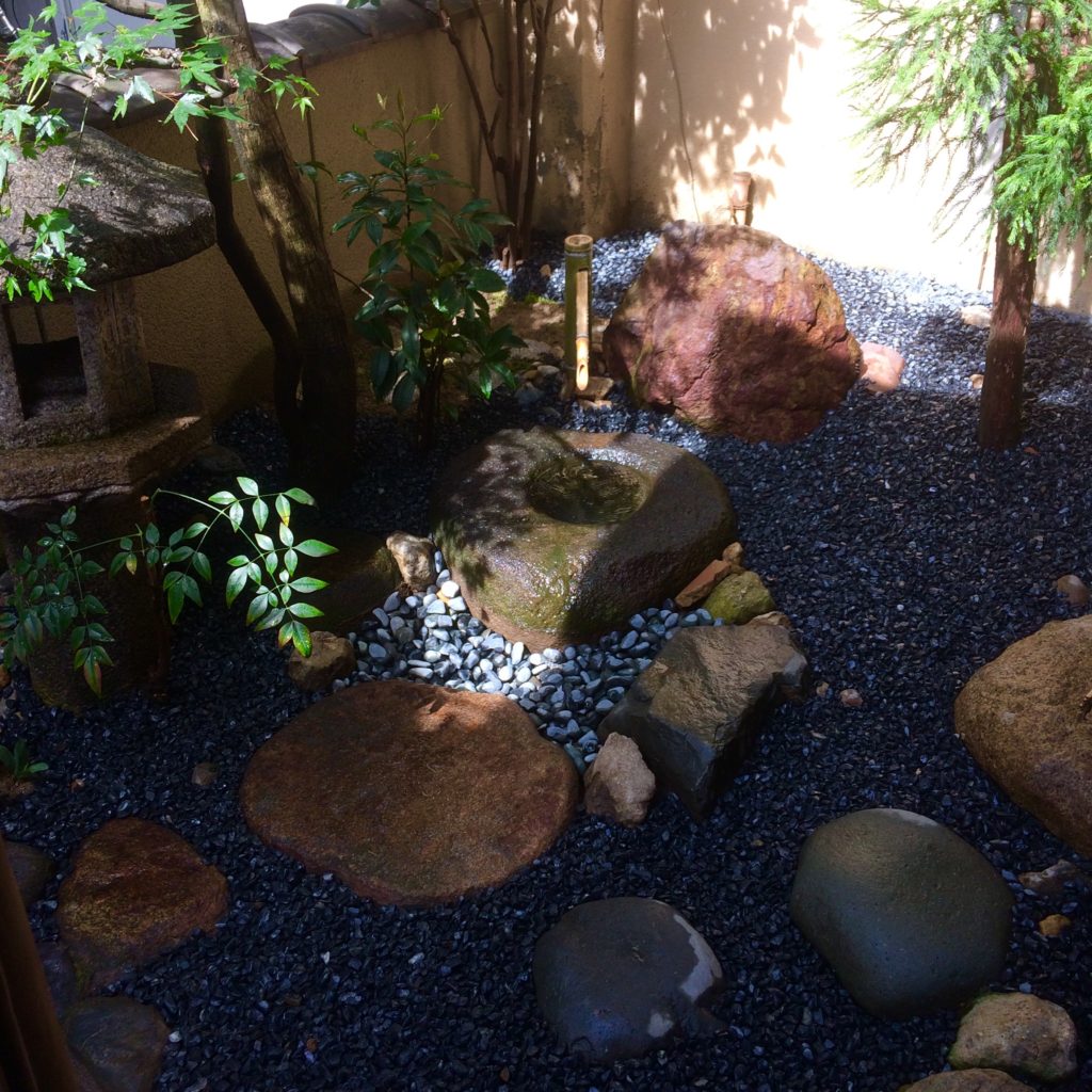 奈良 NARA 三五夜 隠れ家 茶道 茶の湯 煎茶道 煎茶 茶室 お茶 マインドフルネス mindfulness ヨガ yoga 飯田惣一郎 インストラクター ヨガ教室 ヨガイベント イベント 茶会 JR奈良駅 徒歩 2分 三網田 クリスタルボウル 璃音 リラックス