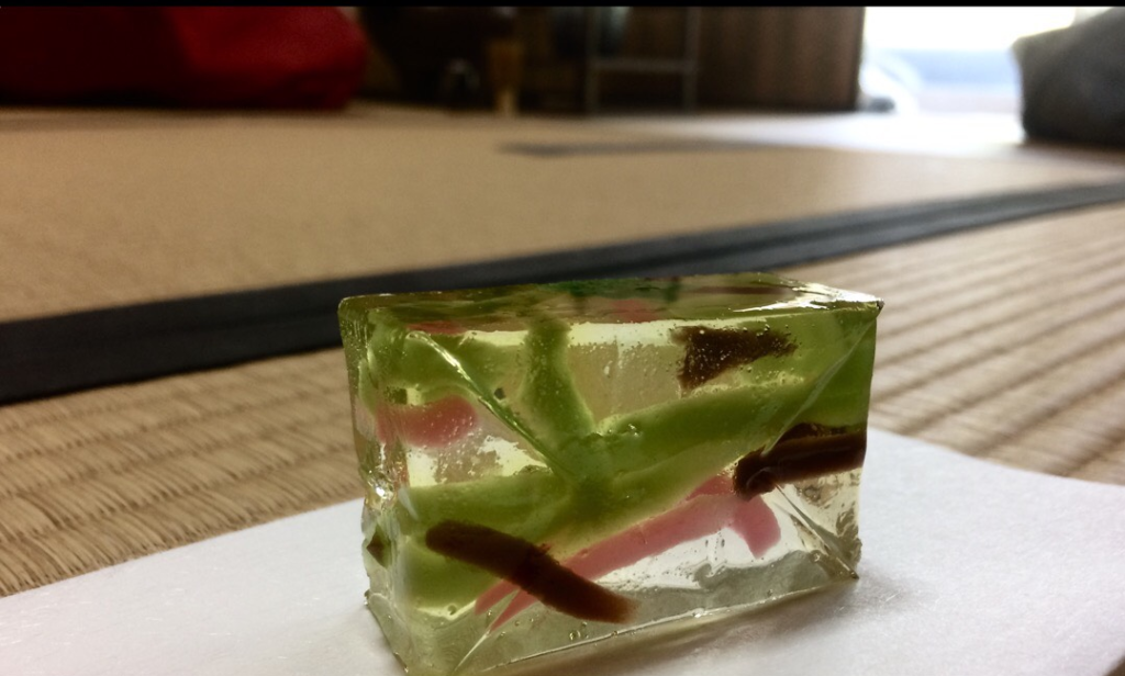 奈良　nara 隠れ家　三五夜　お稽古　習い事　茶道　茶道教室　表千家　表千家茶道　茶の湯　炭点前　風炉　堂後茶道教室　堂後宗邑　ならまち　奈良町　少人数制　茶室　にじり口　腰掛待合　つくばい　蹲　日本家屋　古民家　町家　JR奈良駅　徒歩　奈良駅　2分　三網田　火曜日　金曜日　ご三器拝見　茶入　茶杓　仕覆　濃茶　薄茶　置水屋　水屋　作法　水屋　仕組み茶碗　水屋　蹲　つくばい　作法　茶事　両口屋是清　沢の翠
