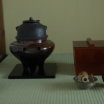 奈良　nara 三五夜　隠れ家　茶論　茶室　古民家　町家　茶道　茶道教室　茶の湯　表千家　茶道具　茶会　月釜　茶席　小間　少人数　濃茶　薄茶　続き薄　お点前　和菓子　干菓子　つるべ水指　水指　風炉　茶筅　茶杓　JR奈良駅　徒歩　2分　三網田