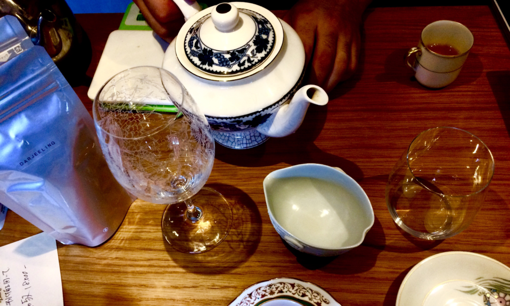 奈良　nara 三五夜　隠れ家　茶室　茶道　紅茶　茶会　紅茶会　ワイングラス　石賀直之　切り絵　切り絵作家　花鳥風月　Darjeeling　ダージリン　ファーストフラッシュ　お茶　JR奈良駅　徒歩　2分　三網田