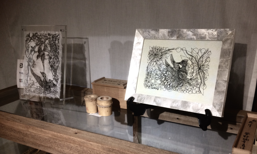 奈良 nara 隠れ家 三五夜 茶室 お茶 抹茶 煎茶 切り絵 切り絵作家 切り絵作品 石賀直之 展示会 催し 燈花会 夏 イルミネーション 床の間 額縁 個展 作品展 JR奈良駅 徒歩 2分 三網田 おしどり 鴛鴦 燕