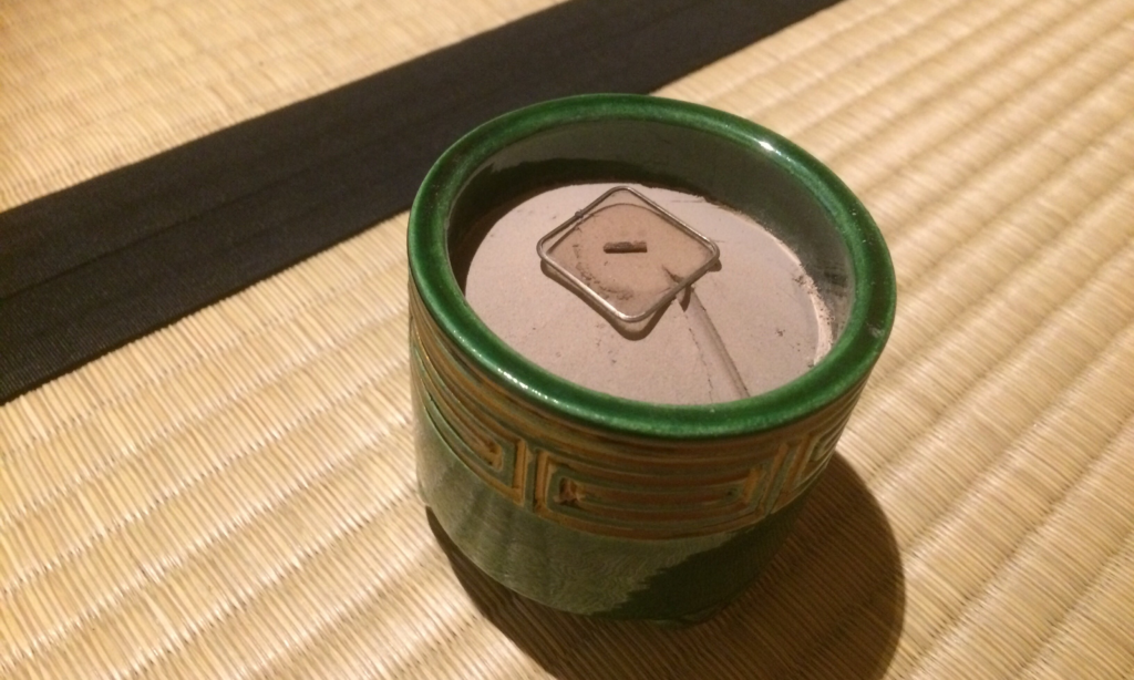 奈良　nara 隠れ家　三五夜　茶室　にじり口　茶会　月釜　茶席　茶道　茶の湯　お茶　抹茶　表千家　堂後茶道教室　濃茶　薄茶　続き薄　香　お香　香点前　聞香　沈香　伽羅　羅国　真那伽　真南蛮　寸聞多羅　佐曾羅　五味六国　習礼　甘酸辛苦鹹　試香　銀葉　香炭団　志野流　泉山御流　香道　JR奈良駅　徒歩　徒歩圏内　2分　三網田　香道具　お稽古　習い事　茶道教室　華道教室