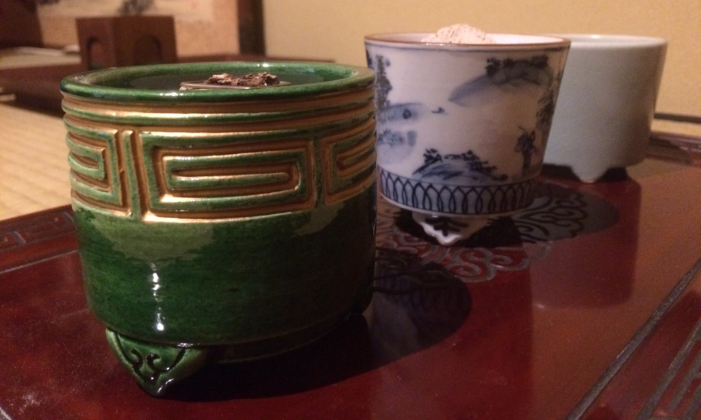 奈良　nara 隠れ家　三五夜　茶室　にじり口　茶会　月釜　茶席　茶道　茶の湯　お茶　抹茶　表千家　堂後茶道教室　濃茶　薄茶　続き薄　香　お香　香点前　聞香　沈香　伽羅　羅国　真那伽　真南蛮　寸聞多羅　佐曾羅　五味六国　習礼　甘酸辛苦鹹　試香　銀葉　香炭団　志野流　泉山御流　香道　JR奈良駅　徒歩　徒歩圏内　2分　三網田　香道具　お稽古　習い事　茶道教室　華道教室