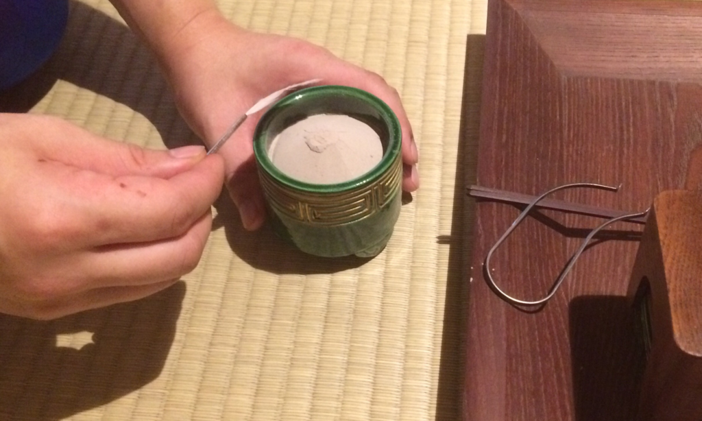 奈良　nara 隠れ家　三五夜　茶室　にじり口　茶会　月釜　茶席　茶道　茶の湯　お茶　抹茶　表千家　堂後茶道教室　濃茶　薄茶　続き薄　香　お香　香点前　聞香　沈香　伽羅　羅国　真那伽　真南蛮　寸聞多羅　佐曾羅　五味六国　習礼　甘酸辛苦鹹　試香　銀葉　香炭団　志野流　泉山御流　香道　JR奈良駅　徒歩　徒歩圏内　2分　三網田　香道具　お稽古　習い事　茶道教室　華道教室