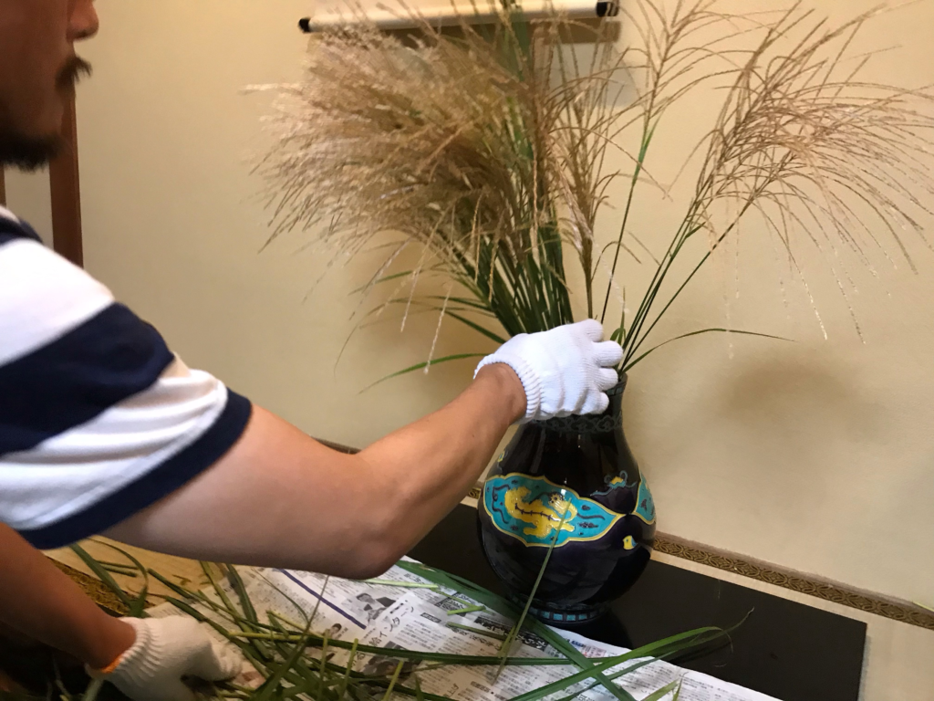 奈良　nara 茶道　茶の湯　煎茶道　煎茶　茶道教室　華道教室　お稽古　習い事　源氏香　紫式部　月釜　茶会　茶席　香席　聞香　香　香木　香道　七事式　且座　濃茶　続き薄　ススキ　オバナ　秋　七草　隠れ家　茶道具　JR奈良駅　徒歩　2分　三網田　茶室　にじり口　古民家　茶　抹茶　tea 三五夜　白楽天　白居居　伽羅　真南蛮　五味六国　如心斎　表千家　家元好み　聞香炉　香道具　いけばな　紫交趾　花器　壺