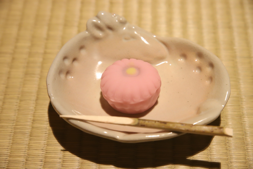 奈良　nara 茶道　茶の湯　煎茶道　煎茶　茶道教室　華道教室　お稽古　習い事　源氏香　紫式部　月釜　茶会　茶席　香席　聞香　香　香木　香道　七事式　且座　濃茶　続き薄　ススキ　オバナ　秋　七草　隠れ家　茶道具　JR奈良駅　徒歩　2分　三網田　茶室　にじり口　古民家　茶　抹茶　tea 三五夜　白楽天　白居居　伽羅　真南蛮　五味六国　如心斎　表千家　家元好み　聞香炉　香道具　いけばな　紫交趾　花器　壺　東大寺　別当　筒井寛秀　雲無心　掛軸　床の間　鏡　待合　煙草盆　東福寺　同聚院　西部文浄　富士釜　鳳凰風炉　加藤忠三郎　三保の松原　如心斎　表千家第七代　如心斎金襴　仕覆　守屋弘斎　茶碗　茶杓　萬々堂　赤膚焼　古瀬堯三　鹿　向付　練切り　和菓子