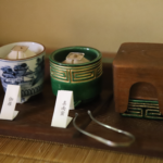 奈良　nara 茶道　茶の湯　煎茶道　煎茶　茶道教室　華道教室　お稽古　習い事　源氏香　紫式部　月釜　茶会　茶席　香席　聞香　香　香木　香道　七事式　且座　濃茶　続き薄　ススキ　オバナ　秋　七草　隠れ家　茶道具　JR奈良駅　徒歩　2分　三網田　茶室　にじり口　古民家　茶　抹茶　tea 三五夜　白楽天　白居居　伽羅　真南蛮　五味六国　如心斎　表千家　家元好み　聞香炉　香道具