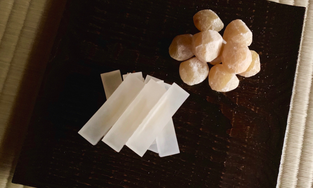 奈良　nara 茶道　茶の湯　煎茶道　煎茶　茶道教室　華道教室　お稽古　習い事　源氏香　紫式部　月釜　茶会　茶席　香席　聞香　香　香木　香道　七事式　且座　濃茶　続き薄　ススキ　オバナ　秋　七草　隠れ家　茶道具　JR奈良駅　徒歩　2分　三網田　茶室　にじり口　古民家　茶　抹茶　tea 三五夜　白楽天　白居居　伽羅　真南蛮　五味六国　如心斎　表千家　家元好み　聞香炉　香道具　いけばな　紫交趾　花器　壺　東大寺　別当　筒井寛秀　雲無心　掛軸　床の間　鏡　待合　煙草盆　東福寺　同聚院　西部文浄　富士釜　鳳凰風炉　加藤忠三郎　三保の松原　如心斎　表千家第七代　如心斎金襴　仕覆　守屋弘斎　茶碗　茶杓　萬々堂　赤膚焼　古瀬堯三　鹿　向付　練切り　和菓子　干菓子　若菜屋　栗子点心　永楽屋　琥珀　橙