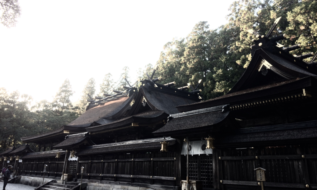 奈良　nara 十津川　十津川村　玉置神社　神武天皇　神武東征　パワースポット　聖地　聖地巡礼　紅葉　秋　玉置山　鳥居　錦秋の秋　神話　大嘗祭　雅楽　煎茶道　煎茶会　玉露　熊野　熊野本宮大社　大斎原　熊野川　賽の河原　彼岸　此岸　死と再生　熊野詣　院政　白河上皇　後白河法皇　鳥羽上皇　後鳥羽上皇