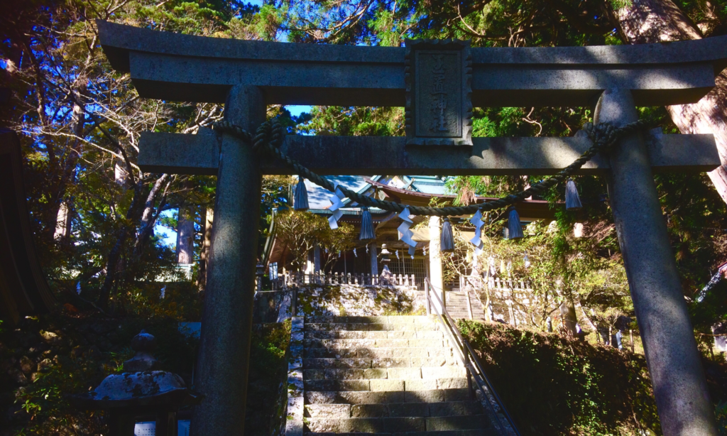 奈良　nara 十津川　十津川村　玉置神社　神武天皇　神武東征　パワースポット　聖地　聖地巡礼　紅葉　秋　玉置山　鳥居　錦秋の秋　神話　大嘗祭　雅楽　煎茶道　煎茶会　玉露　熊野