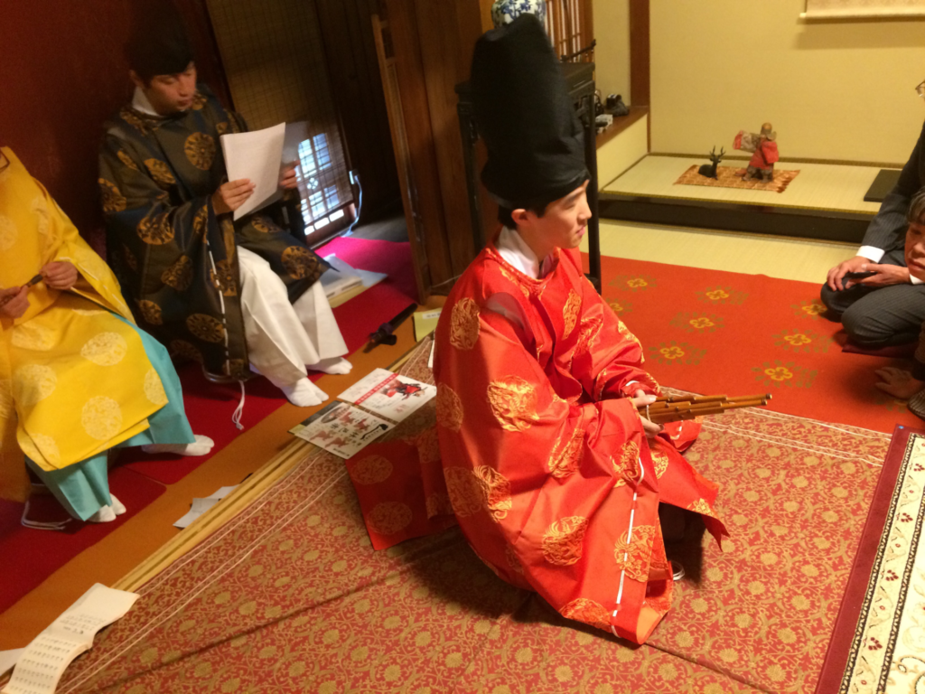 奈良 nara 隠れ家 三五夜 茶道 煎茶道 お茶 茶に湯 煎茶会 茶会 雅楽 うたまいのつかさ ANDNEXT 天理大学雅楽部OB 雅楽部 笙 篳篥 竜笛 古民家 演奏会 雅楽演奏 内御簾 御簾 更紗 煎茶 玉露 久誉 丸久小山園 東雲棚 涼炉 三国丹祐 井上春峰 万歴五彩 急須 茶入れ 仙媒 螺鈿 早蕨 JR奈良駅前 徒歩2分 三網田