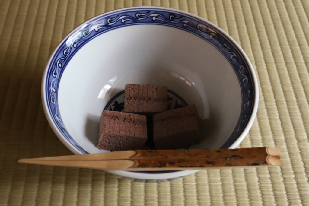 奈良 nara 隠れ家 三五夜 茶道 茶の湯 茶会 月釜 茶室 表千家 裏千家 煎茶道 お茶 お茶会 小間 春日大社 春日若宮おん祭り 松風 能 古典芸能 蘭陵王 舞楽 野村文挙 木版画 踊桐 茶道具 丸釜 茶杓 弘入 在原行平 村雨 塩五 塩饅頭 棗 JR奈良駅 徒歩2分 三網田 白玉 椿 赤楽