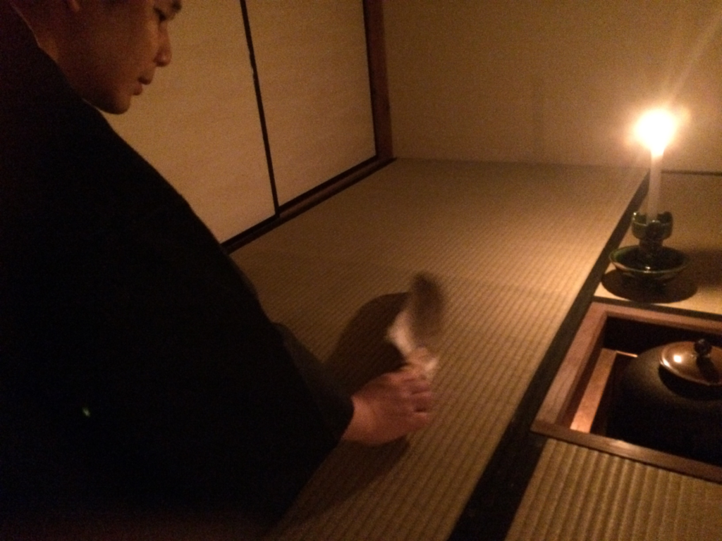 奈良 nara 三五夜 さんごや 三五屋 除夜釜 大晦日 年越し蕎麦 茶会 茶事 茶室 隠れ家 にじり口 埋火 うずみび 炭点前 炭 炉 半田炮烙 初日の出 新年 元旦 年越し お茶 茶道 大福茶 濃茶 座掃き 灰 初煎会 煎茶道 煎茶 結び柳 彩鳳舞丹霄 掛軸 黄檗山萬福寺 椿 ツバキ 白玉椿 獅子頭 鬼柚子 獅子柚子 柚子 蕎麦 そば 鰊 鰊蕎麦 にしん 鯛もなか 藤江屋分大 明石 歌会始 勅題 望 令和二年 栗羊羹 浮島 明石鯛 日ノ丸盆 煎茶道具 椅子席 銀瓶 JR奈良駅 駅前 月釜 徒歩圏内 奈良県 奈良市 三網田 口取り 口取
日本酒 清酒 数の子 黒豆 紅白膾 なます 古橋喬 懐石道具 懐石料理 秀樹椀 秀衡塗 酒盃 寿 朱盃 ノンアルコール飲料 発泡甘酒 萬春堂 千両 上生菓子 和菓子 練切 干菓子 蕎麦板 尾張屋 柚子餅 鶴屋八幡 鶴屋吉信