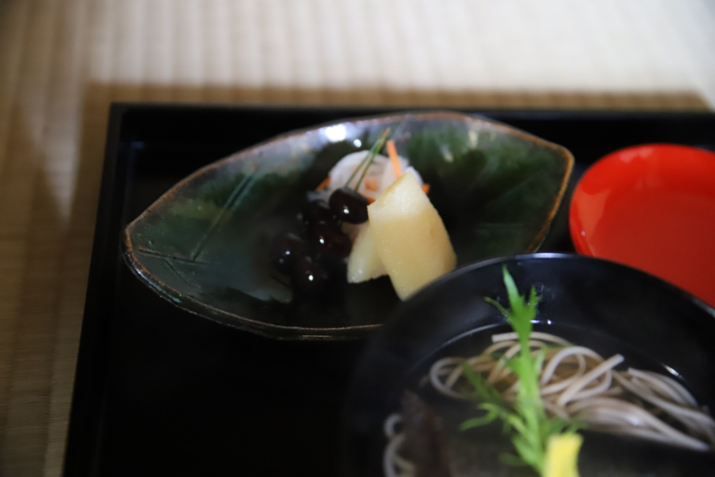 奈良 nara 三五夜 さんごや 三五屋 除夜釜 大晦日 年越し蕎麦 茶会 茶事 茶室 隠れ家 にじり口 埋火 うずみび 炭点前 炭 炉 半田炮烙 初日の出 新年 元旦 年越し お茶 茶道 大福茶 濃茶 座掃き 灰 初煎会 煎茶道 煎茶 結び柳 彩鳳舞丹霄 掛軸 黄檗山萬福寺 椿 ツバキ 白玉椿 獅子頭 鬼柚子 獅子柚子 柚子 蕎麦 そば 鰊 鰊蕎麦 にしん 鯛もなか 藤江屋分大 明石 歌会始 勅題 望 令和二年 栗羊羹 浮島 明石鯛 日ノ丸盆 煎茶道具 椅子席 銀瓶 JR奈良駅 駅前 月釜 徒歩圏内 奈良県 奈良市 三網田 口取り 口取
日本酒 清酒 数の子 黒豆 紅白膾 なます 古橋喬 懐石道具 懐石料理 秀樹椀 秀衡塗 酒盃 寿 朱盃 ノンアルコール飲料 発泡甘酒