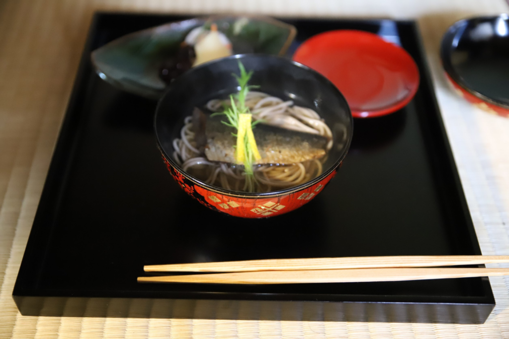 奈良 nara 三五夜 さんごや 三五屋 除夜釜 大晦日 年越し蕎麦 茶会 茶事 茶室 隠れ家 にじり口 埋火 うずみび 炭点前 炭 炉 半田炮烙 初日の出 新年 元旦 年越し お茶 茶道 大福茶 濃茶 座掃き 灰 初煎会 煎茶道 煎茶 結び柳 彩鳳舞丹霄 掛軸 黄檗山萬福寺 椿 ツバキ 白玉椿 獅子頭 鬼柚子 獅子柚子 柚子 蕎麦 そば 鰊 鰊蕎麦 にしん 鯛もなか 藤江屋分大 明石 歌会始 勅題 望 令和二年 栗羊羹 浮島 明石鯛 日ノ丸盆 煎茶道具 椅子席 銀瓶 JR奈良駅 駅前 月釜 徒歩圏内 奈良県 奈良市 三網田 口取り 口取
日本酒 清酒 数の子 黒豆 紅白膾 なます 古橋喬 懐石道具 懐石料理 秀樹椀 秀衡塗 酒盃 寿 朱盃 ノンアルコール飲料 発泡甘酒