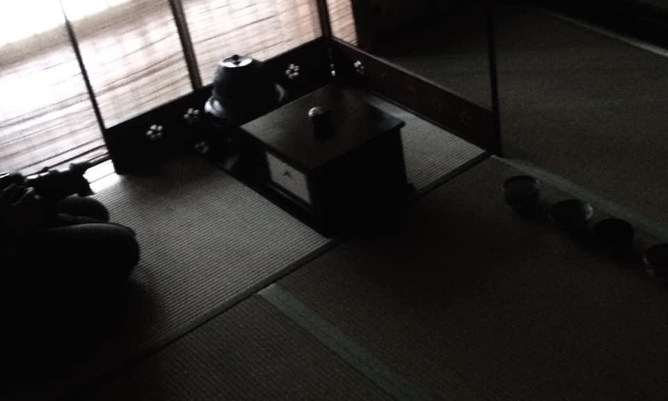 奈良 なら nara 文人趣味 白楽天 白居易 皐月 nara 三五夜 三五屋 さんごや 隠れ家 茶室 茶道 茶の湯 お茶 茶会 月釜 少人数制 事前予約 茶席 書院 座敷 古民家 日本建築 付書院 コロナ対策 小袋棚 表千家 即中斎 西京極 長福寺 比丘尼御所 書院の茶 武家茶 文房飾り 文房四宝 硯 紙 墨 筆 鑑賞石 古橋尚 濃茶 薄茶 続き薄 樫舎 粽 水仙粽 奈良銘菓 上生菓子 干菓子 大山蓮華 奈良茶 奈良古物 骨董 古美術 茶道具 買取り 高い JR奈良 駅前 近鉄奈良 徒歩圏内 徒歩2分 朝鮮風炉 初風炉 各服点 疫病退散 三網田 御簾 畠春斎