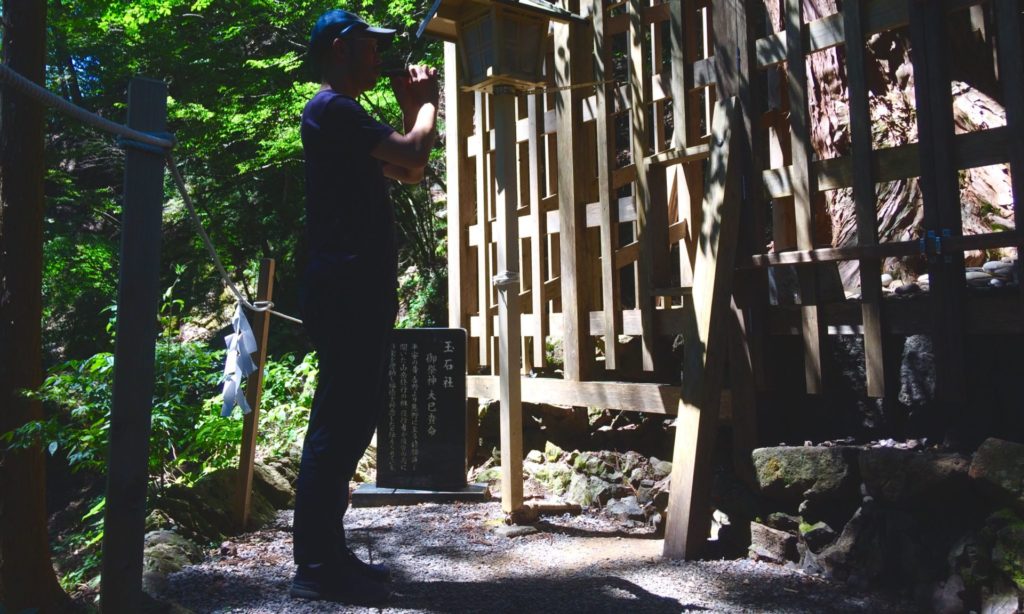 奈良　なら　nara 三五夜　さんごや　三五屋　358　奈良市　奈良県　JR奈良　駅前　徒歩2分　近鉄奈良　徒歩圏内　教室　雅楽教室　雅楽　おけいこががく　お稽古　習い事　古民家　笙　篳篥　竜笛　ひちりき　世界文化遺産　伝統文化　伝統音楽　世界唯一　玉置神社　パワースポット　玉石社　三ヶ石神祠　三柱神社　熊野三山　熊野奥宮　玉置山　十種神宝　神武天皇　神武東征　大峰山　修験道　役の小角　紀州山地　献奏　神恩感謝　奈良の大文字焼き　2020年　高円山　昇殿参拝　本殿　十津川村　十津川