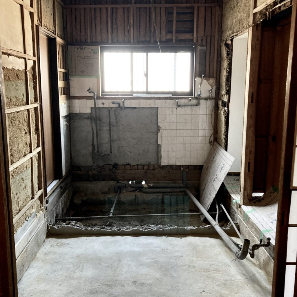nara 奈良 なら 奈良市 奈良県 JR奈良 奈良駅 駅前 駅近 徒歩2分 三条町 三条通り 三網田 三五夜 さんごや sangoya 古民家 建築 古民家再生 リフォーム 改築 茶道 茶の湯 お茶 茶道教室 茶事 茶会 小寄せ茶会 予約制 隠れ家 茶事 茶事教室 厨房 茶房 cafe カフェ 和風カフェ 和カフェ コーヒー 珈琲店 茶房 和喫茶 喫茶室 懐石料理 三五夜月釜 イベントスペース シャアキッチン キッチン 土日カフェ 雅楽教室 雅楽 いけばな いけばな教室 華道教室 ワークショップ レンタルスペース 少人数 茶室 炉 にじり口 座敷 カウンター カウンターキッチン バー bar 秘密空間 隠れ家 隠れ家カフェ 鉄骨木造 耐震補強 松井工務店 大和郡山 ウィングスマイル