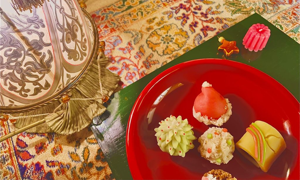 奈良　なら　nara　三五夜　三五屋　さんごや　sangoya　隠れ家　サロン　茶の湯　茶道　煎茶道　煎茶道体験　煎茶道教室　教室　和の稽古　お稽古　習い事　茶会　月釜　濃茶　各服点て　薄茶　上生菓子　干菓子　和菓子　ほっこり　のんびり　奈良の秘密スポット　JR奈良　奈良駅　旧奈良駅駅舎　駅前　駅近　徒歩2分　徒歩圏内　古民家　古民家リノベーション　改装　和室　大正レトロ　レトロモダン　料亭　茶室　にじり口　小間　広間　座敷　茶事　表千家茶道　表千家茶道教室　古典　奈良市三条町　伝統　茶道具　　アフターコロナ　感染予防対策　ワクチン接種済　ワクチン接種証明　　　　個別レッスン　初心者歓迎　炉　　席主　　　男性のお茶　茶道男子　男性の先生　お茶　お点前　　クリスマス　クリスマスリース　クリスマス茶会　Xmas　白玉椿　Christmas　紅茶　紅茶会　松村昌也　マリアージュフレール　ミルクティー　デザート　お菓子　焼菓子　MARIAGEFRÉRÉS　ピエールエルメ　ローズベーカリー　 ザ・リッツ・カールトン アンプティプ...??　Un petit peu...?? パティシエール　京都　ケータリング　un_petit_peu_kyoto　cha_danshi　茶男子