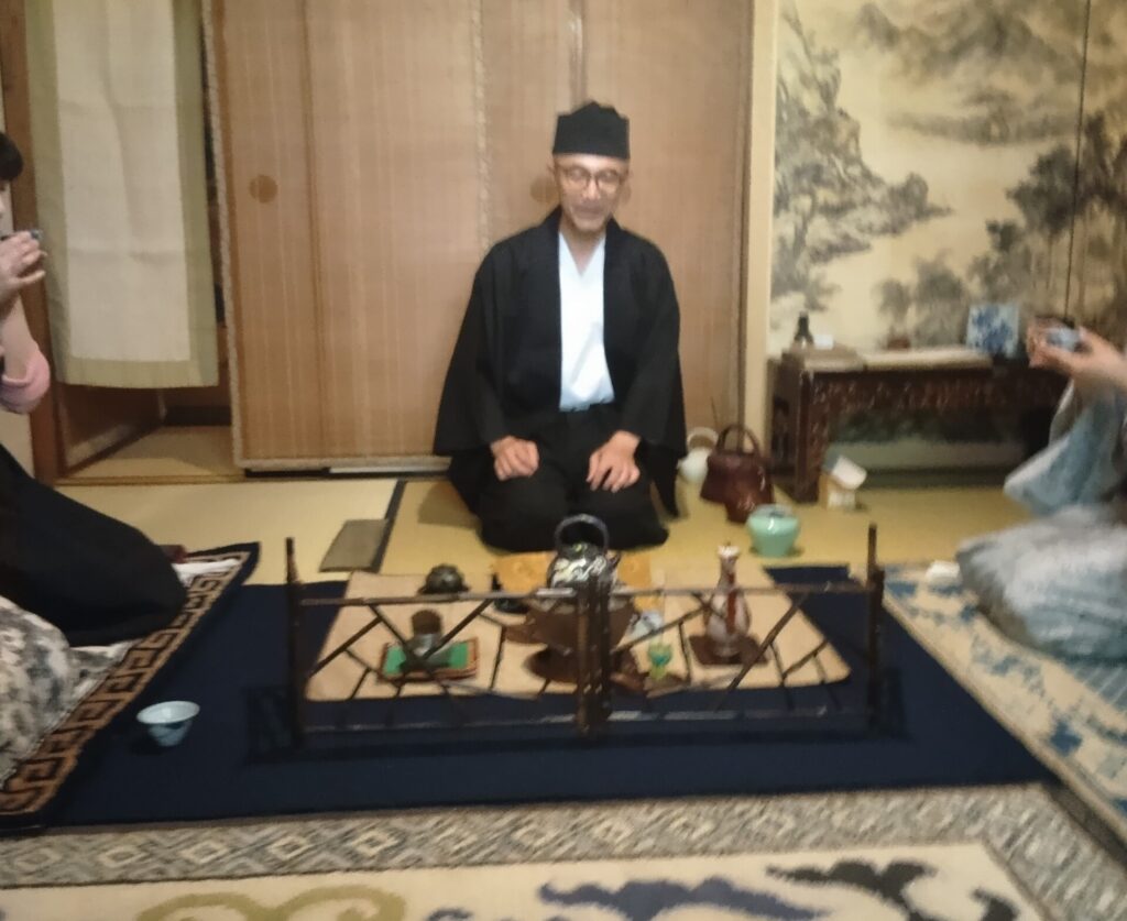 奈良　なら　nara　三五夜　三五屋　さんごや　sangoya　隠れ家　サロン　茶の湯　茶道　煎茶道　煎茶道体験　煎茶道教室　教室　和の稽古　お稽古　習い事　茶会　月釜　濃茶　各服点て　薄茶　上生菓子　干菓子　和菓子　ほっこり　のんびり　奈良の秘密スポット　JR奈良　奈良駅　旧奈良駅駅舎　駅前　駅近　徒歩2分　徒歩圏内　古民家　古民家リノベーション　改装　和室　大正レトロ　レトロモダン　料亭　茶室　にじり口　小間　広間　座敷　茶事　表千家茶道　表千家茶道教室　古典　奈良市三条町　伝統　茶道具　初心者歓迎　イベント　
近鉄百貨店　kintetsu 近畿日本鉄道　近鉄電車　近鉄あべのハルカス本店　あべのハルカス　ハルカス　近鉄百貨店アプリ　kintetsuコミュSALON　煎茶　文人趣味　玉露　新茶　宇治茶　大和茶　日本茶サロン