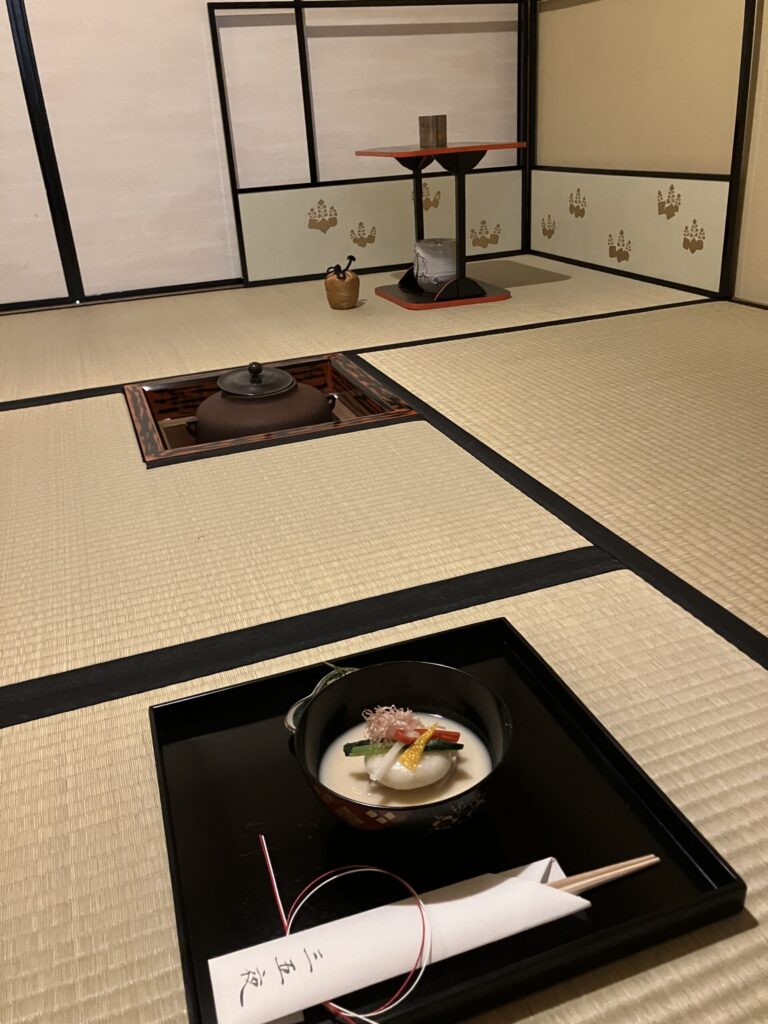奈良 茶道 体験 nara 三五夜 さんごや 三五屋 茶会 茶室 隠れ家 にじり口 炭 風炉 掛軸 茶道具 JR奈良駅 駅前 月釜 徒歩圏内 奈良県 奈良市 三網田 濃茶 薄茶 続き薄 茶道具 茶道具販売 8月 葉月 八月 広間 夏 観光 奈良新名所 奈良県 伝統文化 日本文化 少人数制 小寄せ ゆったり 濃茶 薄茶 各服点て 上生菓子 干菓子 JR奈良駅 駅前 牧田旬加 出張料理人 出張料理 京料理 割烹 カウンター 懐石料理 膳 椀物 一献 料理教室 素麺 そうめん 三輪そうめん 三輪素麺 にゅうめん 柿の葉寿司 寿司 奈良名産 名産品 奈良土産 食材 地元 月釜 茶会 小寄せ茶会 小間 にじり口 本格的 茶道 茶の湯 茶事 茶道具 薄茶器 奈良道具 練香 和菓子 上生菓子 パンプキンプリン 限定カフェ 隠れ家カフェ 予約制 カウンター席 カウンター パン 抹茶 奈良 なら nara 三五夜 三五屋 さんごや sangoya 隠れ家 サロン 茶の湯 茶道 煎茶道 煎茶道体験 煎茶道教室 教室 和の稽古 お稽古 習い事 茶会 月釜 濃茶 各服点て 薄茶 上生菓子 干菓子 和菓子 ほっこり のんびり 奈良の秘密スポット JR奈良 奈良駅 旧奈良駅駅舎 駅前 駅近 徒歩2分 徒歩圏内 古民家 古民家リノベーション 改装 和室 大正レトロ レトロモダン 料亭 茶室 にじり口 小間 広間 座敷 茶事 表千家茶道 表千家茶道教室 古典 奈良市三条町 伝統 茶道具 アフターコロナ 感染予防対策 ワクチン接種済 ワクチン接種証明 香会 雅楽 日本舞踊 個別レッスン 初心者歓迎 堂後茶道教室 堂後宗邑 ならまち 奈良町 表千家 表千家茶道教室 月釜 茶会 小寄せ茶会 小間 にじり口 本格的 茶道 茶の湯 茶事 正午の茶事 茶事教室 寄付き 出会い 蹲踞 蹲 炭点前 初炭 点前 盆香合 タイ王室 羅国 香木 五味六国 沈香 高台寺蒔絵 炉縁 抱清棚 八寸 千鳥 千鳥の盃 懐石料理 本懐石 盃事 大講堂釜 炉 名残 にじり口 牧田旬加 料理人 和食 出張料理 間借り 割烹 台所方 包丁方 料理方 初釜 雑煮 白味噌雑煮 料亭 美味しい 正月 初詣 奈良の正月 夜咄 二月 冬の茶事 いけばな 生け花 華道 華道教室 いけばな教室 生け花教室 山村御流 円照寺 雲龍梅 ウンリュウバイ 三光松 サンコウマツ レッドウィロー 椿 ツバキ つばき 雪月花 五葉松 ゴヨウマツ 千両 千両 梅ズワエ ずわい 梅 仏手柑 柿 隼人瓜 ハヤトウリ 吉祥草 キッショウソウ 苫朴 生駒敦 生駒瓢 華道家 アーティスト フラワーワレンジメント フラワーアーティスト 令和六年 2024年 正月 新春 初釜 雑煮 お雑煮 白味噌 初詣 春日大社 東大寺 奈良の神社 奈良の寺 令和七年 2025年 tea tearoom teaceremony