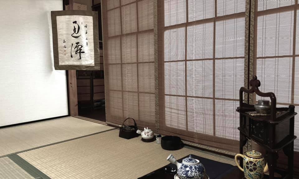 奈良　nara なら　sanngoya 三五夜　三五屋　さんごや　奈良駅　JR奈良　駅前　駅近　教室　茶道教室　茶の湯　茶道　煎茶道　煎茶道教室　お点前　お稽古　習い事　少人数制　完全予約制　予約制　個室　茶室　にじり口　文人趣味　掛軸　光珠堂　表具師　表具　軸装　青湾　青湾茶会　青湾茶会図録　茶会記　会記　住友春翠　展観席　煎茶道具　煎茶教室　徒歩2分　蕉雨園　田中光顕　宮内大臣　目白台　小原豊雲　細川護貞　永青文庫　書院造　しつらえ　いけばな　いけばな教室　華道教室　山水画　水墨画　茶会　