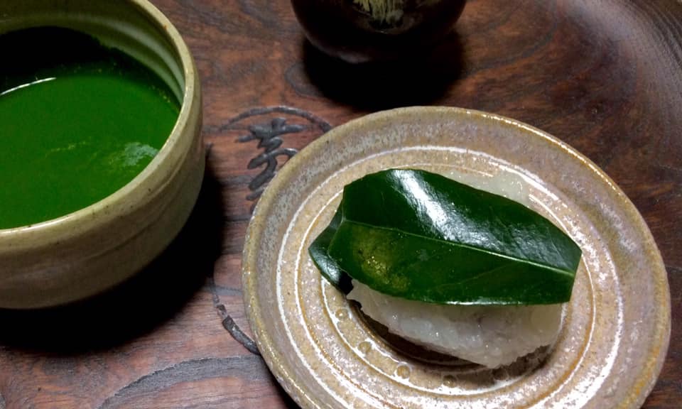 おくた　みたらし団子　奈良　なら　nara 三五夜　三五屋　さんごや　隠れ家　茶室　茶会　お茶　サロン　イベント　春の奈良　茶道　椿餅　つばきもち　つばいもち　源氏物語　山本義博　陶芸家　やきもの　個展　ギャラリー尾山　帝国ホテル大阪　ギャラリー　作陶展　和菓子　道明寺　椿　ツバキ　椿の葉　濃茶　薄茶　蓬莱堂茶舗　丹頂　赤膚焼　銘々皿　各服点　茶道具　お茶　香道　雅楽　ならまちミレー　光を辿る煎茶会　青洋　茶道教室　華道教室　表千家　山村御流　笙　篳篥　鳳笙　竜笛　組香　泉山御流　泉涌寺　つまみ細工　糊こぼし　奈良市　奈良県　JR奈良駅　近鉄奈良　駅前　徒歩圏内　徒歩2分　三網田