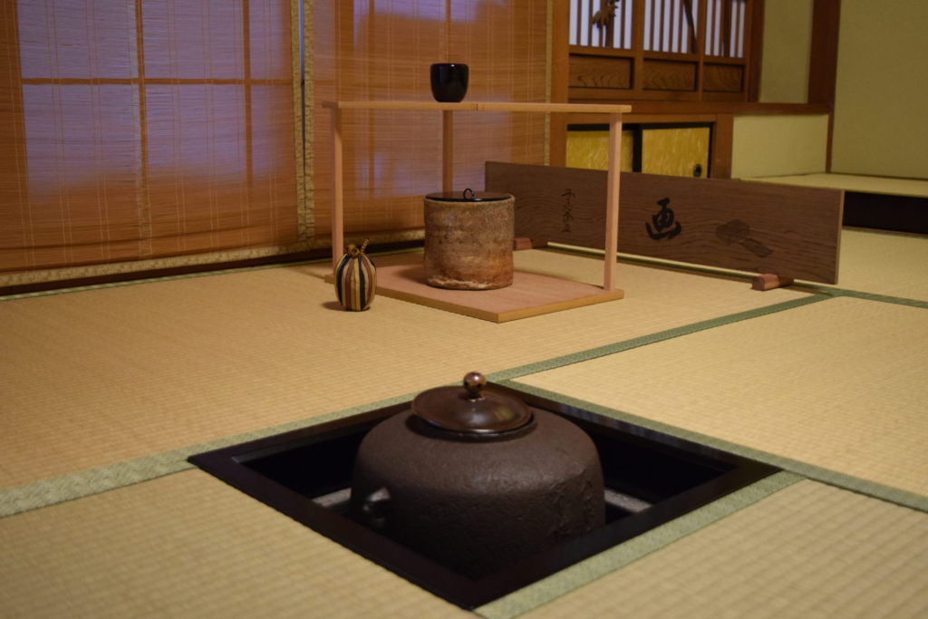 宗旦忌　元伯宗旦 　今日庵　奈良　なら　nara　三五夜　三五屋　さんごや　sangoya　隠れ家　サロン　茶の湯　茶道　煎茶道　煎茶道体験　煎茶道教室　教室　和の稽古　お稽古　習い事　茶会　月釜　濃茶　各服点て　薄茶　上生菓子　干菓子　和菓子　ほっこり　のんびり　奈良の秘密スポット　JR奈良　奈良駅　旧奈良駅駅舎　駅前　駅近　徒歩2分　徒歩圏内　古民家　古民家リノベーション　改装　和室　大正レトロ　レトロモダン　料亭　茶室　にじり口　小間　広間　座敷　茶事　表千家茶道　表千家茶道教室　古典　奈良市三条町　伝統　茶道具　　アフターコロナ　感染予防対策　ワクチン接種済　ワクチン接種証明　　　　個別レッスン　初心者歓迎　　特別茶会　炉開き　開炉　炉　お茶の正月　広間　お祝い　祝い事　東越会　裏千家　裏千家茶道　岡本宗伊　明雲軒　席主　十徳　裏千家今日庵　業躰部水谷方　京都　男性のお茶　茶道男子　男性の先生　お茶　お点前　美しいお点前　宗旦　宗旦忌　宗旦居士　東越青丘　欧陽詢　九成宮醴泉銘　　懈怠比丘不期明日　邂逅比丘不期明日　清巌　清巌宗渭 　宗旦　禅華院　相国寺　獨山玄義　不知何人使得　飴釉　獅子香炉　高麗平卓　寒菊　竹一重切　花入　達磨　妙全　坐雲　鳩居堂　与次郎　龍寶山　尻張釜　茶釜　炉縁　山里棚　喜斎　古信楽　田山方南　青木間道　東大寺　筒井寛昭　柿の蔕　茶碗　青井戸　鵬雲斎　坂田泥華　渦彫　九代長左衛門　唐津焼　梶原靖元　金海猫掻　妙見　吉野鮨桶　一滴翠　丸久小山園　高田明浦　鴨脚きんとん　おくた　縁高　宗旦好　清水卯一　秋の山路　鼠志野　加藤春鼎　備前　日襷　膳所　又玄　亀屋伊織　煎餅　蘭奢待　汲出　古曽部焼　水月釜　荒川豊蔵　大横物　掛軸　煙草盆　手付木瓜形　表朔　火入　青竹　灰吹　琴棋書画　結界　青釉つくね金彩壺々　蓋置