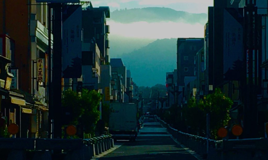 奈良 茶道 体験 nara 三五夜 さんごや JR奈良駅 徒歩2分 駅前 茶道 茶の湯 お茶 茶会 月釜 濃茶 嘉辰の昔 上林春松本店 上林 岩手 裏千家 准教授 浪坂宗正 古美術 やつれ風炉 雲龍釜 浄味 虫明焼 水指 薩摩焼 茶入れ 敷瓦 鵬雲斎 宙宝 名月払清風 清風名月を払う 松村景文 鉈籠 万仭 万仭宗岱 一灯 茶杓 鴻池家 いわての山並み 松田屋 柿寿賀 萬々堂道則 上用饅頭 薯蕷饅頭 光琳菊 菓子器 仁阿弥道八 桃山窯 二代道八 上生菓子 和菓子 老舗 真清水蔵六 萩焼 人形手 京焼 安南 蒟醤 炭籠 炭道具 火箸 李朝薬匙 青鸞 羽箒 出雲焼 伊羅保 森井商店 閉店 昆布 結納 昭和天皇 琉球朝顔 茶花 二月堂 お水取り お松明 床柱 箱書き 法隆寺古材 三条通り 春日大社 参道 御蓋山 瑞雲 春日山 春日奥山原始林