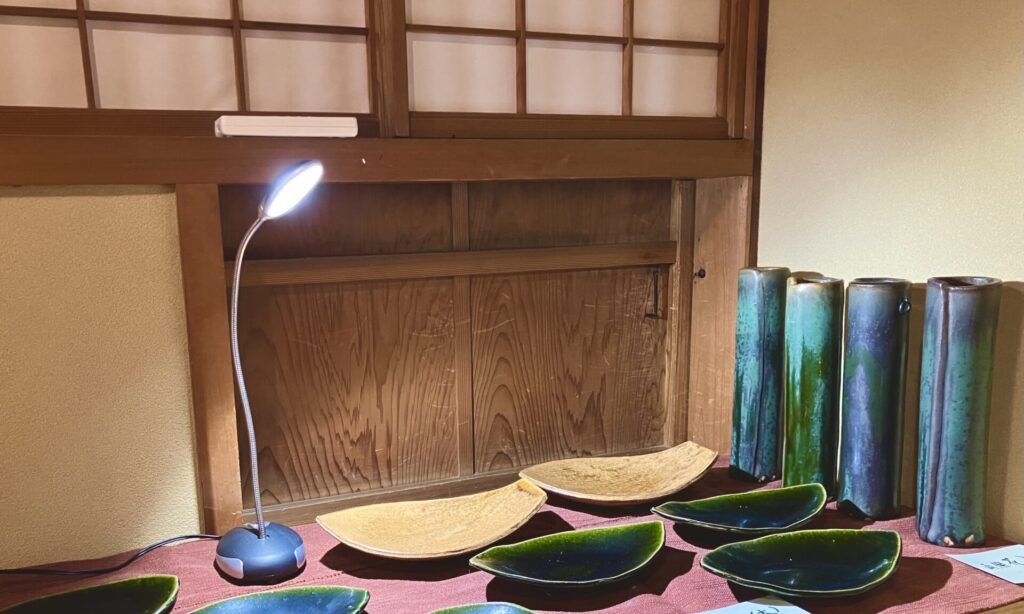 奈良 なら nara 三五夜 三五屋 さんごや sangoya 隠れ家 サロン 茶の湯 茶道 煎茶道 煎茶道体験 煎茶道教室 教室 和の稽古 お稽古 習い事 茶会 月釜 濃茶 各服点て 薄茶 上生菓子 干菓子 和菓子 ほっこり のんびり 奈良の秘密スポット JR奈良 奈良駅 旧奈良駅駅舎 駅前 駅近 徒歩2分 徒歩圏内 古民家 古民家リノベーション 改装 和室 大正レトロ レトロモダン 料亭 茶室 にじり口 小間 広間 座敷 茶事 表千家茶道 表千家茶道教室 古典 奈良市三条町 伝統 茶道具 アフターコロナ 感染予防対策 ワクチン接種済 ワクチン接種証明 香会 雅楽 日本舞踊 個別レッスン 初心者歓迎 更紗 白洲正子 白洲次郎 水晶 古橋尚 長江惣吉 曜変天目 国宝 古筆 古陶磁 陶芸家 加藤春鼎 石 古美術収集家 古美術愛好家 名古屋 手紙 白洲正子によせて 鶴屋八幡 曙会 特別茶会 白洲次郎 古瓦 寺院 仏教美術 古田織部 へうげもの 掛軸 古筆 古書 茶花 花器 香合 即中斎 加藤春鼎 水指 雲鶴 丸久小山園 又玄 濃茶 薄茶 寒氷 擦り琥珀 すりこはく きよめ餅 松栄堂 仏像 瀬戸焼 展覧会 消息 なんでも鑑定団 増田孝 茶道具 直筆原稿 小林秀雄 松明 東大寺 炉縁 遠州七窯 カラスウリ キク いけばな 紅葉 青柳恵介 水晶の消息 余韻を聞く 志野 古志野 古織部 古陶 美濃焼 桃山陶 瀬戸焼 昭和美術館 植木鉢 尾張鉢 尾張鉢ってなぁに 作品展 展示販売 献上品 萬々堂通則 風蘭 蘭 富士錦 山里棚 古備前 水指 風炉先 南都七大寺 法華寺 平城宮跡 刀自 アレックスカー 書家 東洋美術 芸術新潮 対談 亀岡 アレックス・カー Alex Kerr ちいおり 篪庵